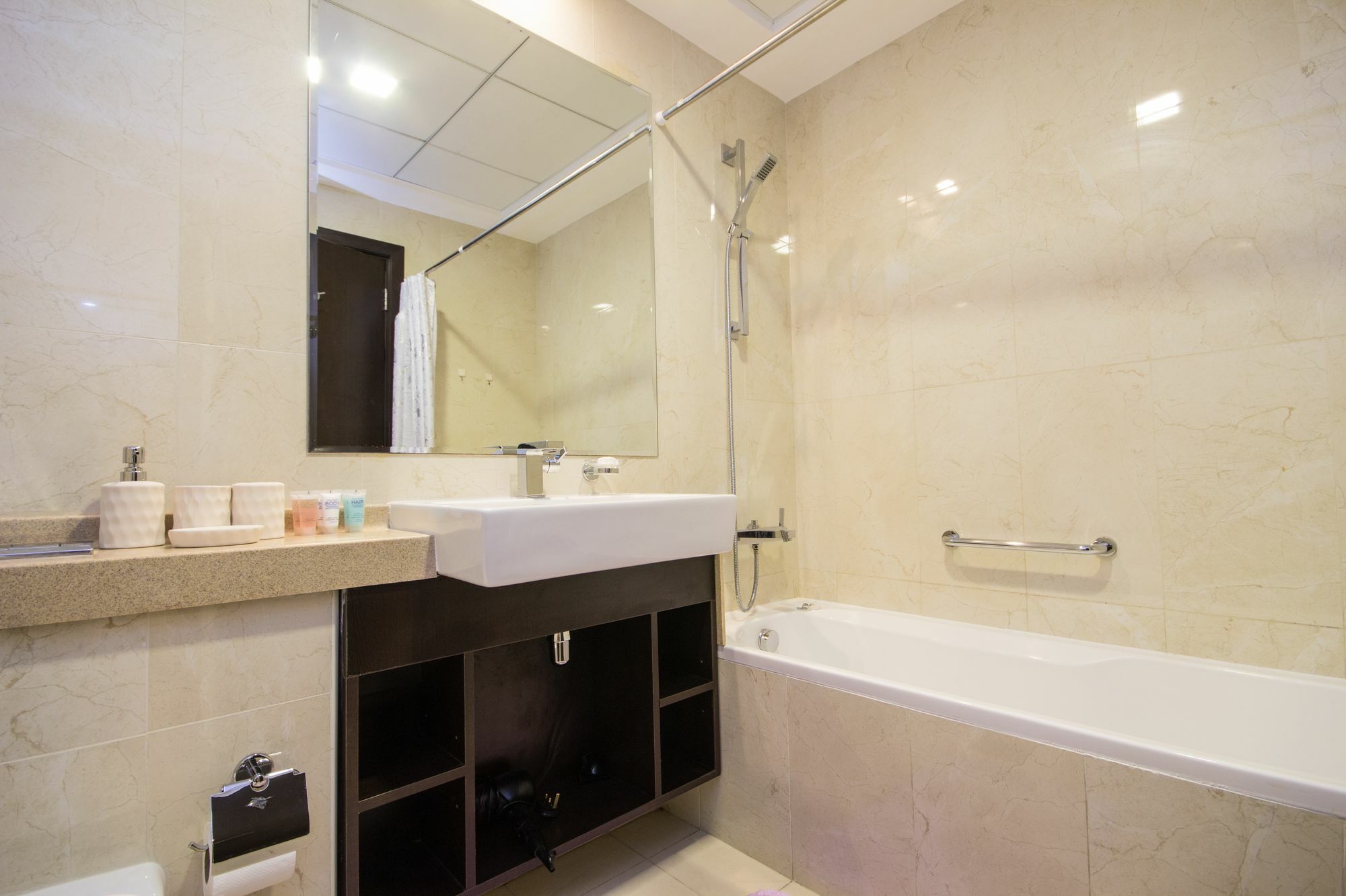 Dhh - Botanica Apartment *
