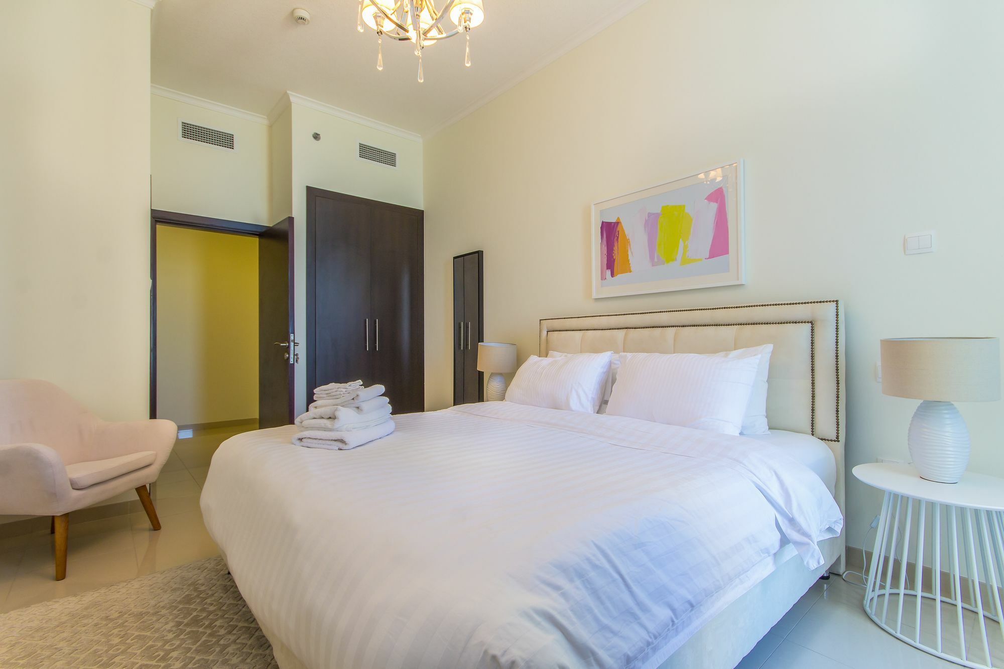 Dhh - Botanica Apartment
